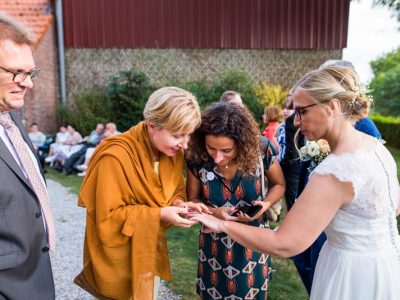 photographe-mariage-reportage-vin-d-honneur-cocktail-photos-sur-le-vif-naturelles (4)_1