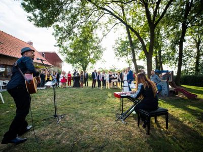 photographe-mariage-reportage-vin-d-honneur-cocktail-photos-sur-le-vif-naturelles (5)_1